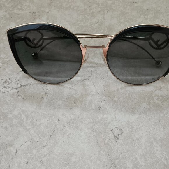 NWOT FENDI BUTTERFLY ITALY BLACK GOLD CAT EYE METAL F LOGO OVERSIZED SUNGLASSES main image 8